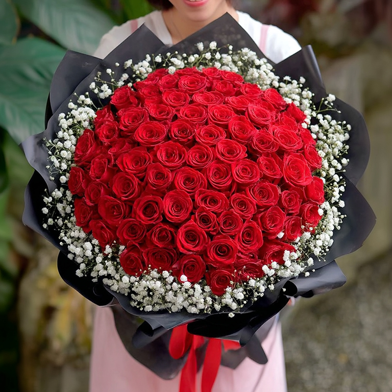 Which flowers and plants in Tralee make people happy?